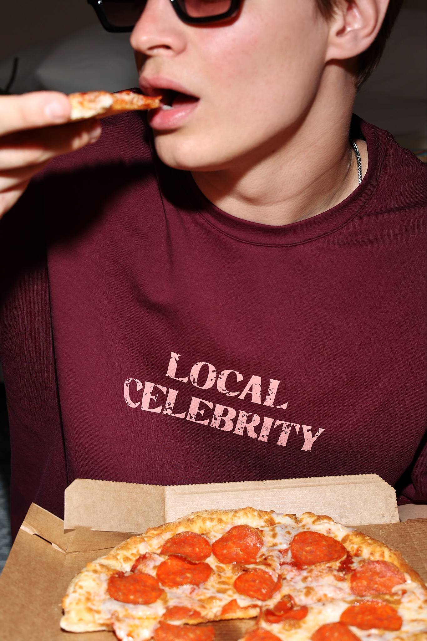 ФУТБОЛКА «LOCAL CELEBRITY» — изображение 2